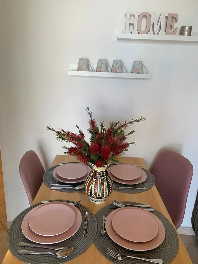Villa Ulika - 3 Apt For 4 Persons Pula Apartment