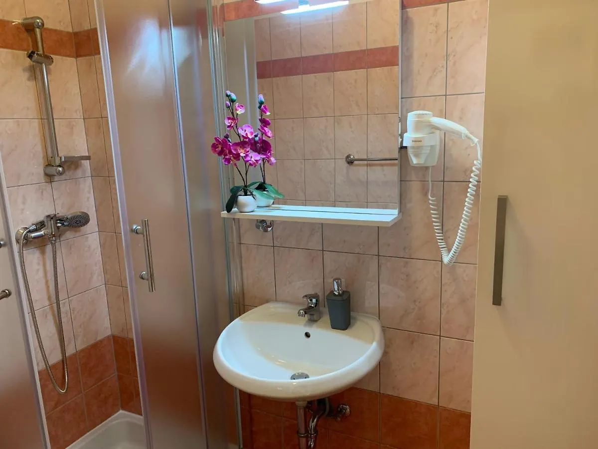 Apartment Villa Ulika - 3 Apt For 4 Persons Pula