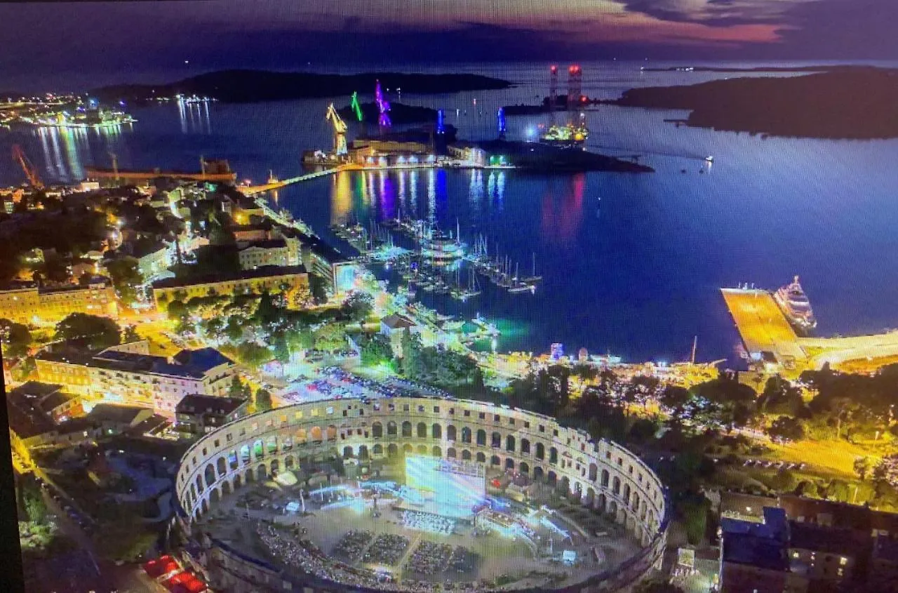Villa Ulika - 3 Apt For 4 Persons Pula 0*,  Croatia
