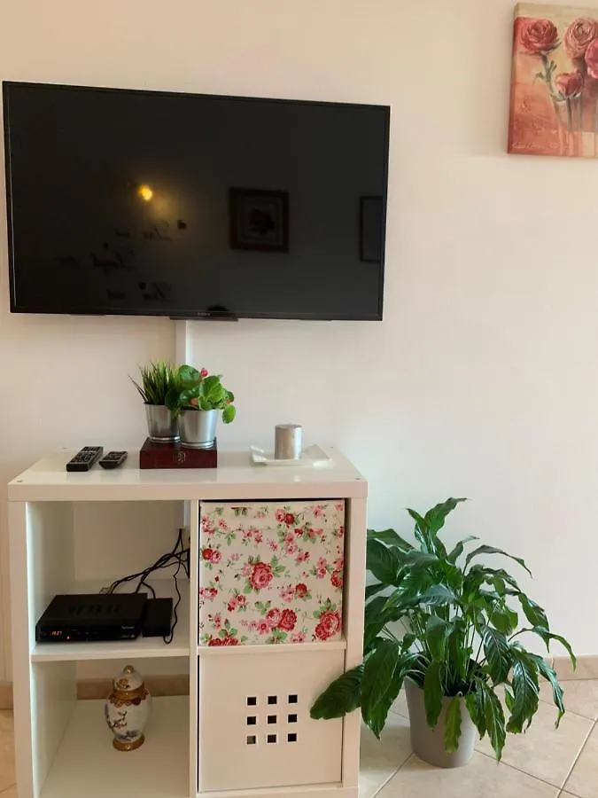 Villa Ulika - 3 Apt For 4 Persons Pula