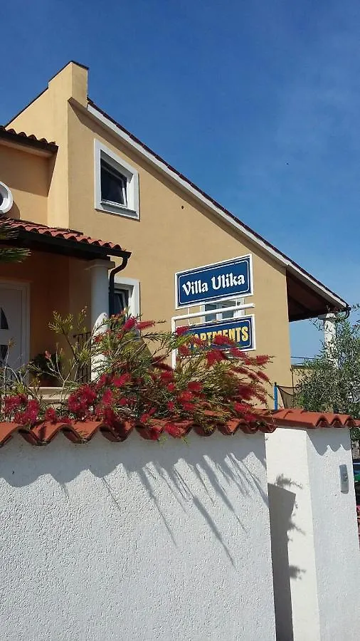 Villa Ulika - 3 Apt For 4 Persons Pula