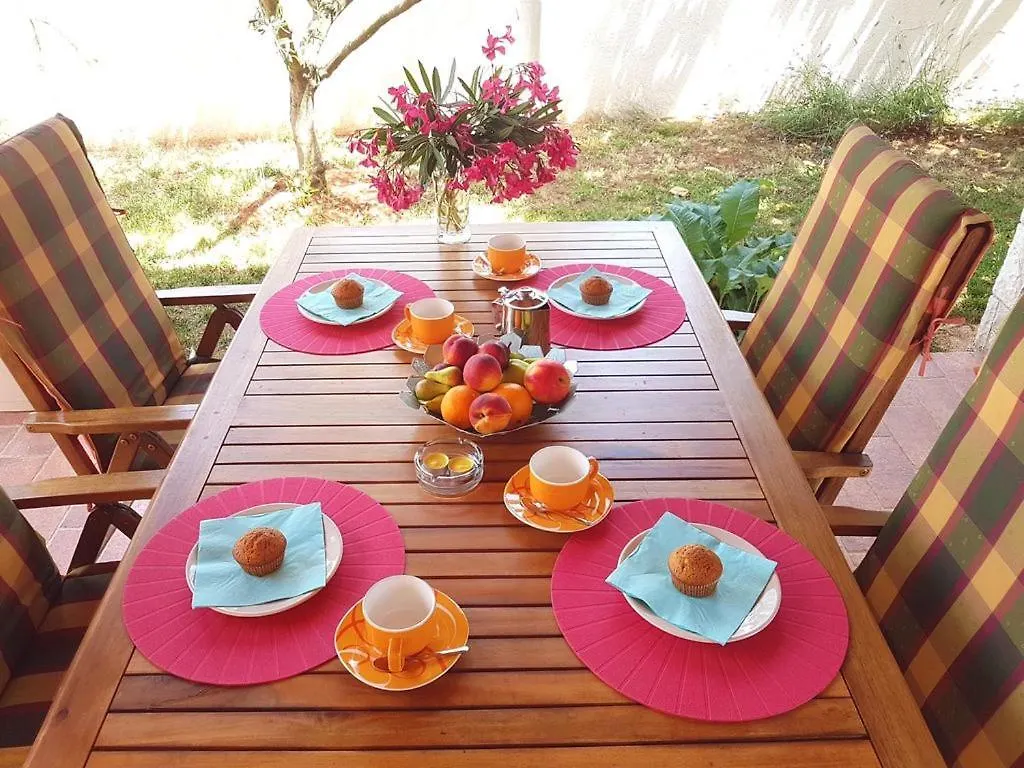 Villa Ulika - 3 Apt For 4 Persons Pula 0*,  Croatia