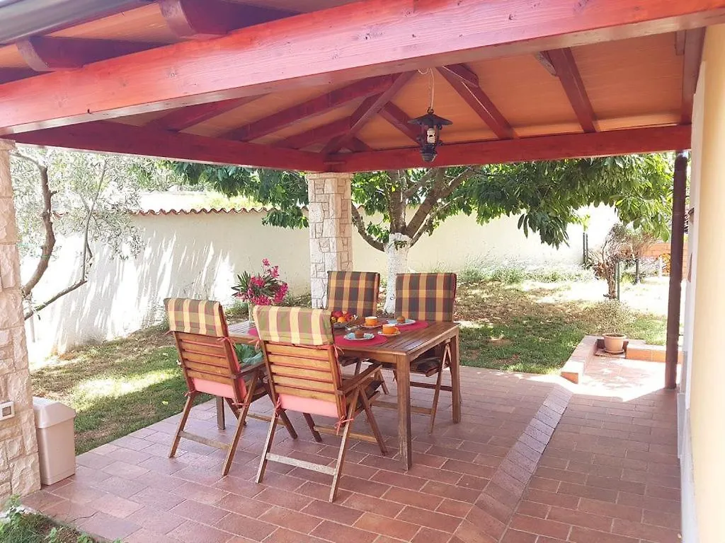 Apartment Villa Ulika - 3 Apt For 4 Persons Pula Croatia