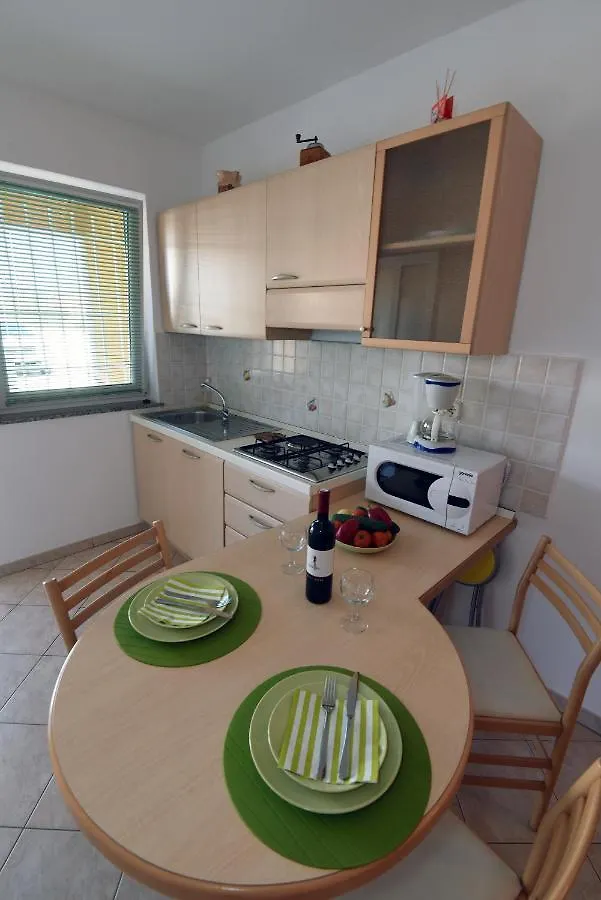 Villa Ulika - 3 Apt For 4 Persons Pula 0*,