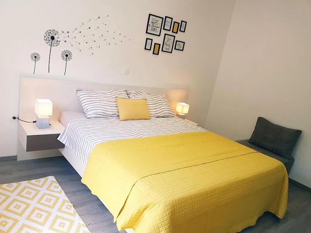 Apartment Villa Ulika - 3 Apt For 4 Persons Pula