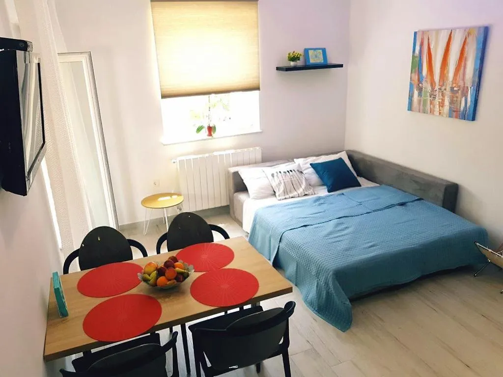 Villa Ulika - 3 Apt For 4 Persons Pula 0*,