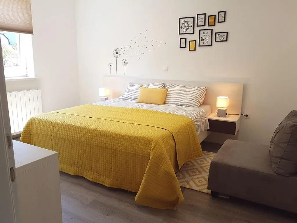 Villa Ulika - 3 Apt For 4 Persons Pula Apartment