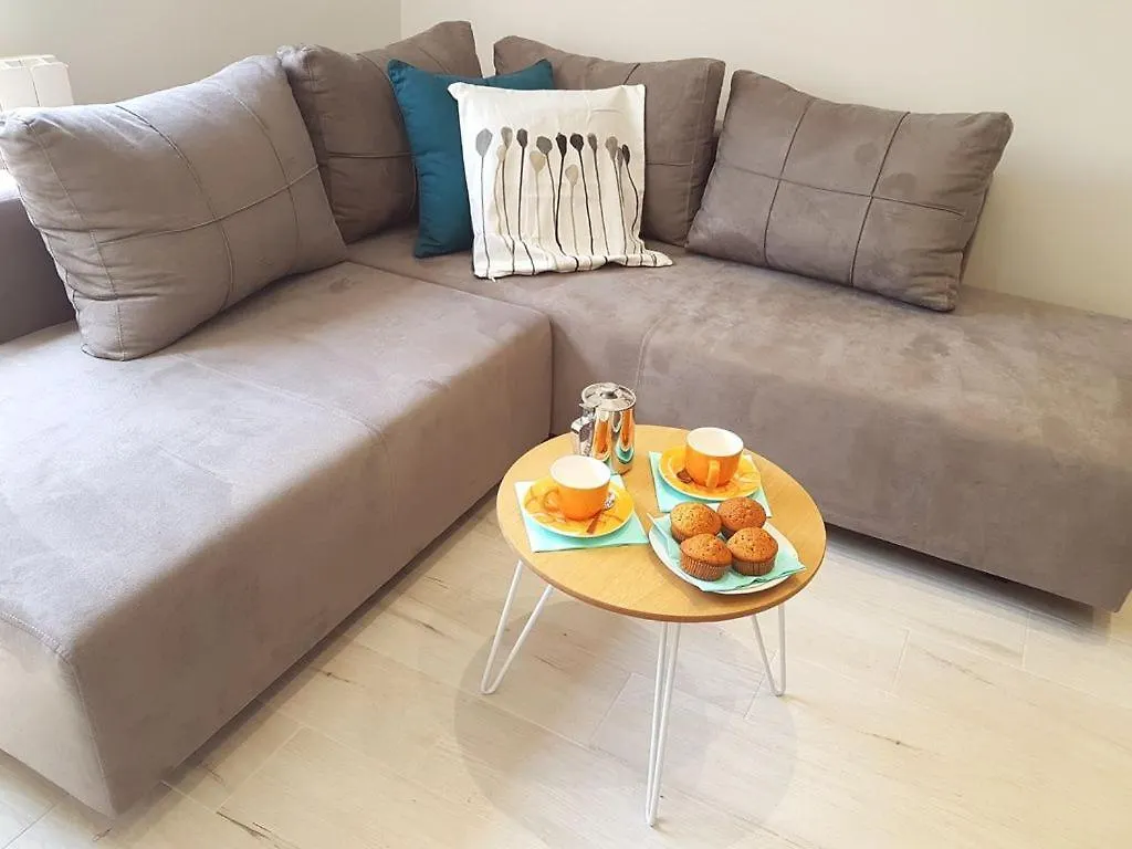 Villa Ulika - 3 Apt For 4 Persons Pula