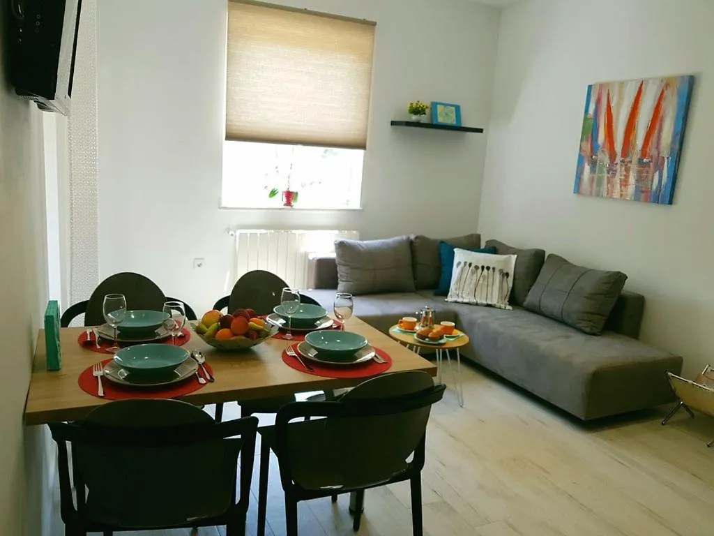 Apartment Villa Ulika - 3 Apt For 4 Persons Pula